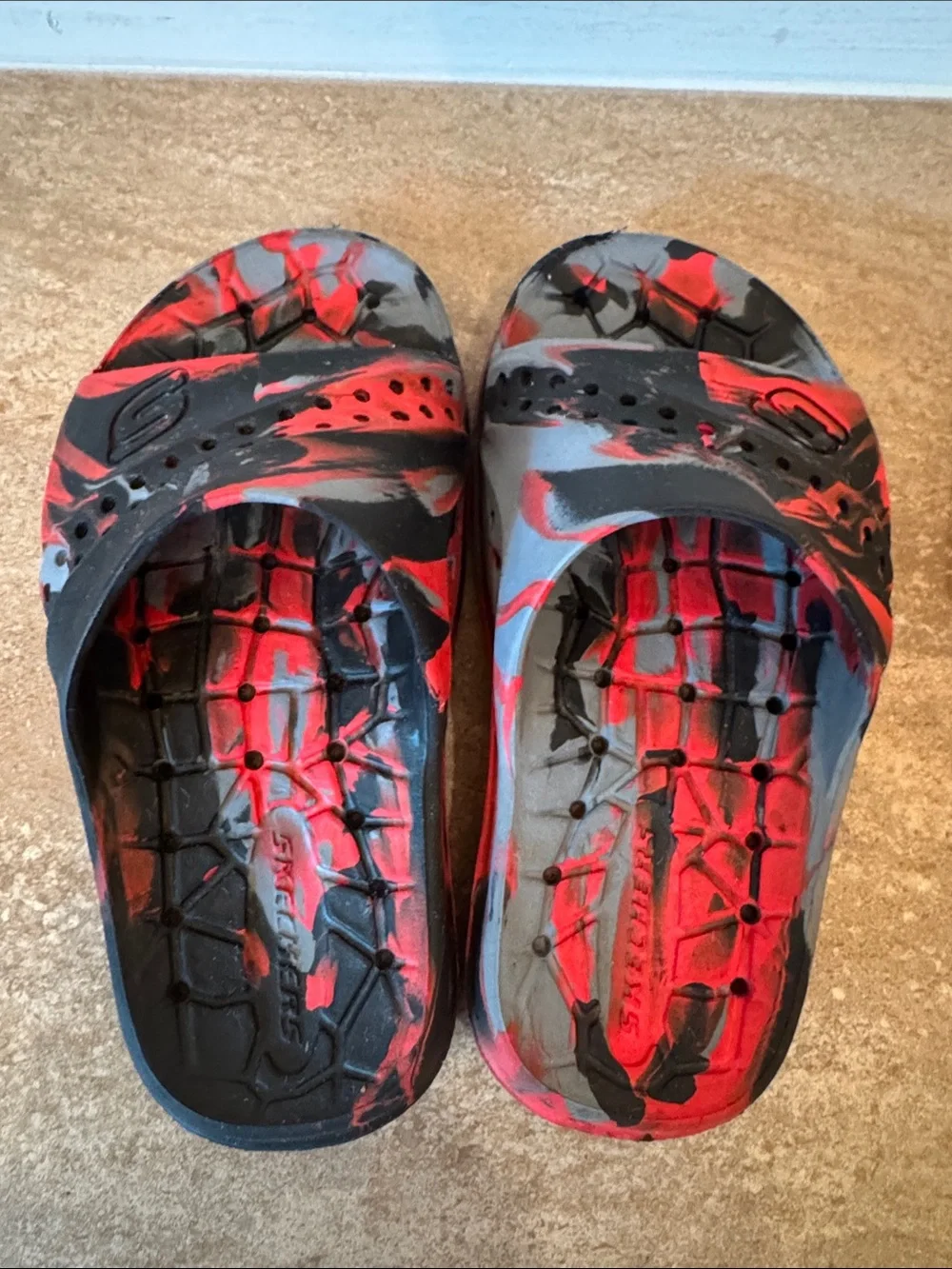 Kids size 11 slides - 2 pair- Red & Black new